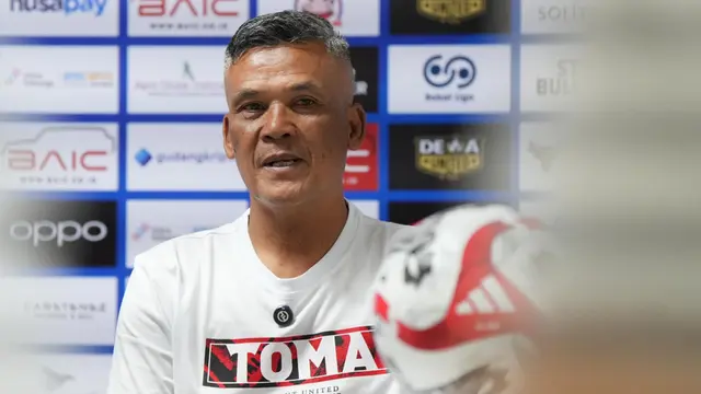 Hendri Susilo, pelatih Malut United di BRI Super League 2025/26. (Bola.com/Gatot Sumitro)
