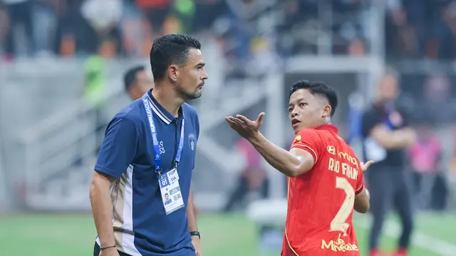 Carlos Pena ketika melatih Persita Tangerang pada lega pekan ke-1 BRI Super League 2025/2026 melawan Persija Jakarta di Jakarta International Stadium (Muhammad Iqbal Ichsan)