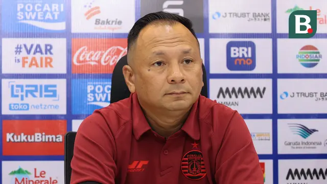 Pelatih Persija Jakarta, Ricky Nelson, saat hadir sesi pre match press conference laga Persija Jakarta melawan Bali United di Jakarta International Stadium pada Jumat (09/05/2025). (Bola.com/Abdul Aziz)