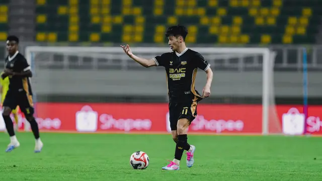 Aksi pemain Dewa United, Taisei Marukawa saat menjamu Malut United di Banten International Stadium (BIS), Serang, Banten dalam laga pekan pertama BRI Super League 2025/2026, Sabtu (9/8/2025). (Dok. Dewa United).