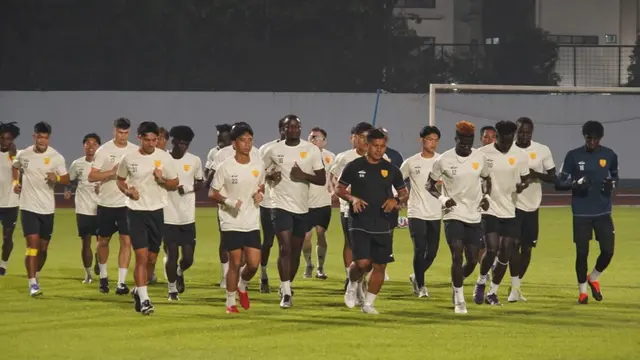 Tim debutan asal Filipina, Manila Digger FC siap menghadapi Persib Bandung dalam ajang AFC Champions League Two 2025/2026 di Stadion GBLA, Kota Bandung, Rabu (13/8/2025) malam. (Bola.com/Erwin Snaz)