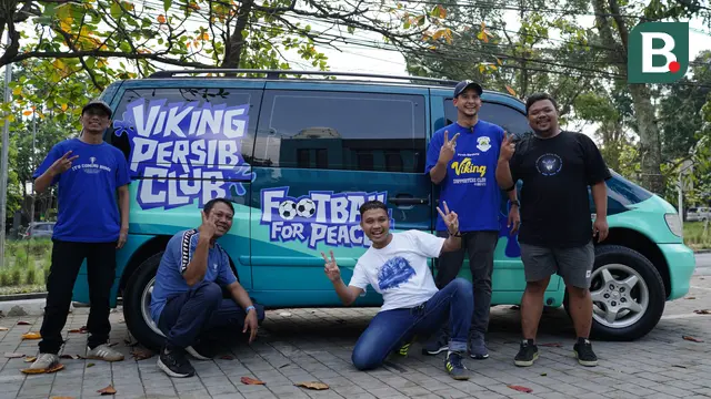 Viking Persib Club (VPC) kini memiliki sebuah kendaraan baru yang disebuti Peace Vehicle, mobil yang bukan hanya berfungsi sebagai alat transportasi, tapi juga sebagai simbol persahabatan dan keterbukaan. (Bola.com/Erwin Snaz)