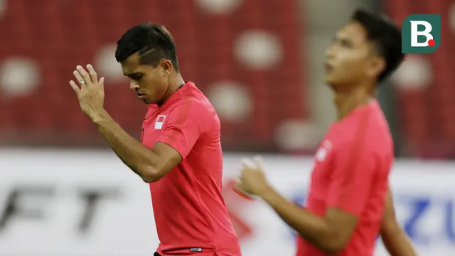 Pemain Singapura, Zulfahmi Arifin, saat menggelar sesi latihan jelang laga Piala AFF di Stadion Nasional Singapura, Kamis (8/11). Singapura akan melawan Indonesia. (Bola.com/M Iqbal Ichsan)