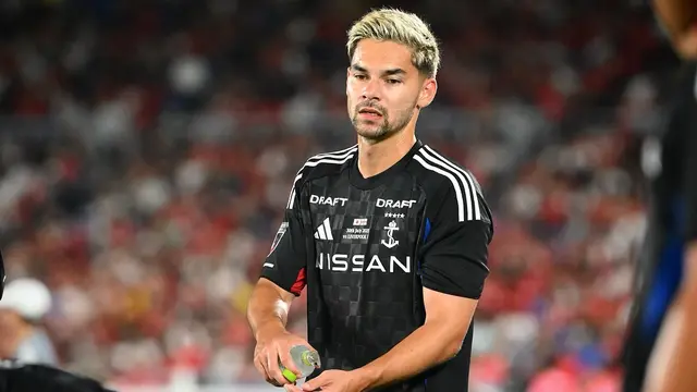 Yokohama F. Marinos mengonfirmasi kepindahan Sandy Walsh. (Bola.com/Dok.Instagram Sandy Walsh)