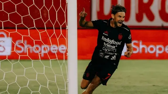 Pemain asing Bali United, Thijmen Goppel, saat menjebol gawang Malut United dalam laga di Stadion Gelora Kie Raha, Ternate, Jumat (15/8/2025). (Bola.com/Gatot Sumitro)