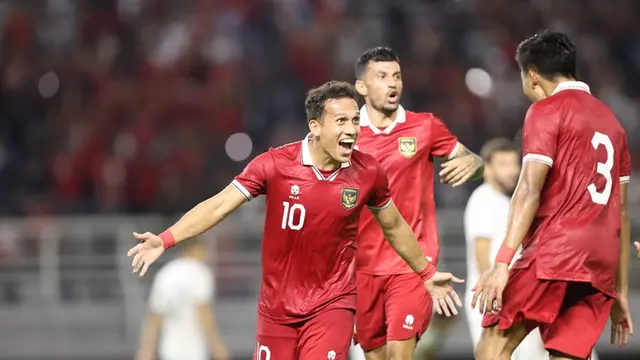 Selebrasi pemain Timnas Indonesia setelah Egy Maulana Vikri (kiri) mencetak gol ke gawang Turkmenistan dalam pertandingan FIFA Matchday di Stadion Gelora Bung Tomo (GBT), Surabaya, Jumat (8/9/2023). (Dok. PSSI)