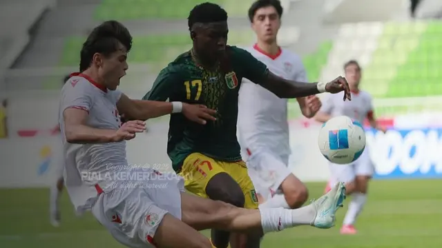 Laga antara Timnas Tajikistan U-17 Vs Timnas Mali U-17 dalam laga kedua Piala Kemerdekaan 2025 yang digelar di Stadion Utama Sumatera Utara, Deli Serdang, Jumat (15/8/2025). (Dok. Piala Kemerdekaan 2025).