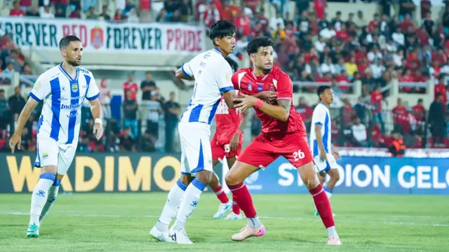 Persib merupakan juara dua kali beruntun Liga 1 Indonesia sementara Persijap untuk pertama kalinya bertanding di kasta teratas Liga Indonesia sejak terdegradasi pada akhir musim 2014. (Dok. Persijap)
