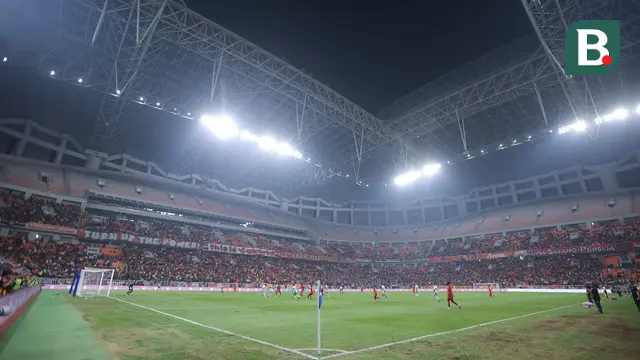 Suasana pertandingan Persija Jakarta melawan Persita Tangerang dalam laga pekan pertama BRI Super League 2025/2026 di Jakarta International Stadium (JIS), Minggu (10/8/2025) malam WIB. (Bola.com/M Iqbal Ichsan)