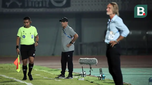Pelatih Persik Kediri, Marcelo Rospide, saat melawan Dewa United pada laga BRI Liga 1 di Stadion Indomilk Arena, Tangerang, Jumat (21/7/2023). (Bola.com/Ikhwan Yanuar)