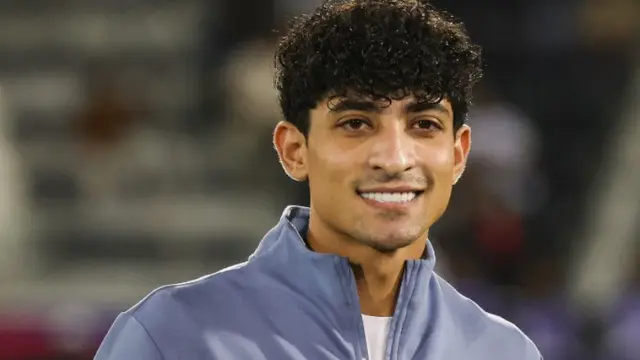 Penyerang Irak #07, Ali Jasim, berpose setelah pertandingan final Piala Asia U-23 AFC Qatar 2024 antara Jepang dan Uzbekistan di Stadion Jassim Bin Hamad di Doha pada 3 Mei 2024. (KARIM JAAFAR/AFP)