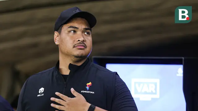 Menteri Pemuda Olahraga, Dito Ariotedjo ketika hadir pada pembukaan BRI Super League 2025/2026 di Stadion Gelora Bung Tomo, Surabaya, Jumat (8/8/2025). (Bola.com/Abdul Aziz)