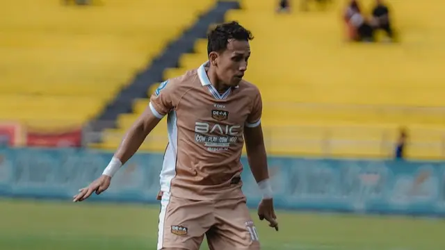 Pemain Dewa United, Egy Maulana Vikri saat menghadapi Dewa United di laga pekan kedua BRI Super League 2025/2026, Jumat (15/8/2025). (Dok. Dewa United)
