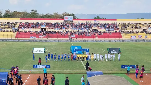 PSIM Yogyakarta saat melawan Arema FC pada laga kandang perdana BRI Super League 2025/2026, Sabtu (16/8/2025). (Bola.com/Ana Dewi)