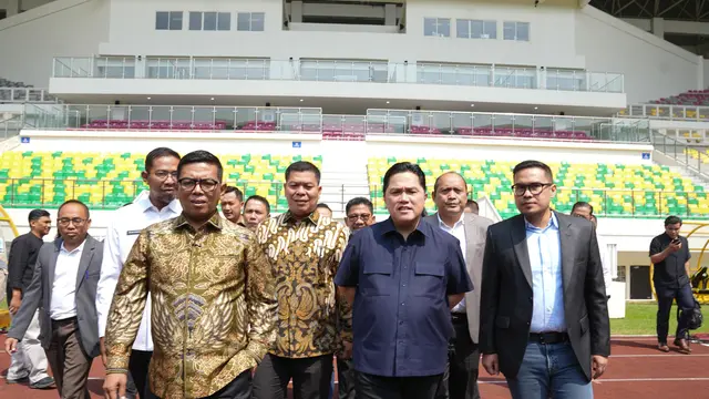 Erick Thohir mengunjungi Banten International Stadium didampingi oleh Gubernur Banten, Andra Soni, Jumat (22/8/2025). (Bola.com/Dok. PSSI)