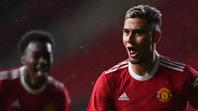 Andreas Pereira mampu tampil impresif ketika laga pramusim melawan Brentford. Dirinya juga tercatat mencetak gol dengan cara yang spektakuler seperti yang pernah dilakukan oleh gelandang legenda Manchester United, Paul Scholes. (Foto: AFP/Paul Ellis)