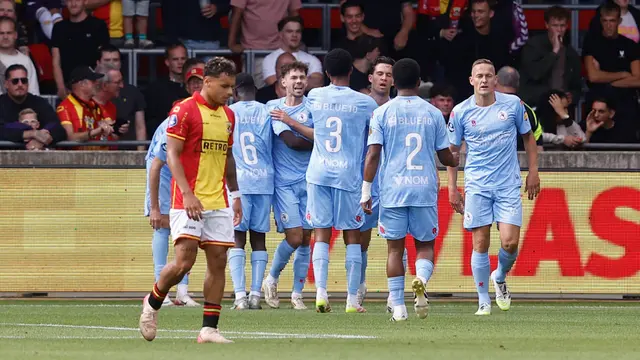 Dean James dalam pertandingan Go Ahead Eagles melawan Sparta Rotterdam di Stadion De Adelaarshorst, Sabtu (23-8-2025). (Dok. www.ga.eagles.nl)