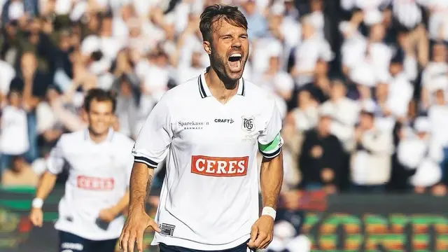 Sejumlah media Denmark, termasuk Ekstrabladet, memanaskan rumor striker Aarhus Gymnastikforening (AGV) di Liga Denmark, Patrick Mortensen, akan bergabung dengan Persib Bandung. (Bola.com/Dok.Instagram Patrick Mortensen).