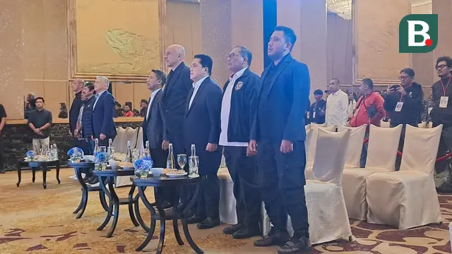 Momen perkenalan Alexander Zwiers sebagai Direktur Teknik Timnas Indonesia. (Muhammad Adiyaksa/Bola.com)