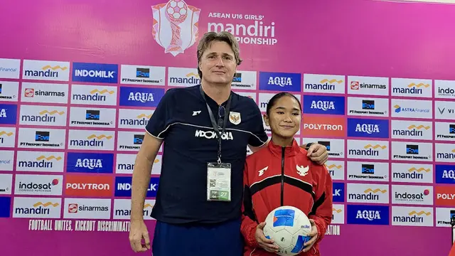 Pelatih Timnas Indonesia Putri U-16, Timo Scheunemann (Liputan6.com/Fajar Abrori)