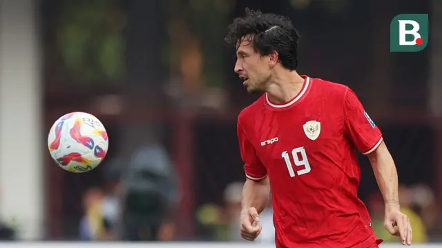 Pemain Timnas Indonesia, Thom Haye menguasai bola saat menghadapi Irak pada laga Grup F putaran kedua Kualifikasi Piala Dunia 2026 zona Asia di Stadion Utama Gelora Bung Karno (SUGBK), Senayan, Jakarta, Kamis (6/6/2024). (Bola.com/M Iqbal Ichsan)