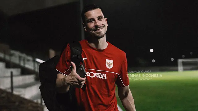 Thom Haye dengan penampilan baru saat menjalani pemusatan latihan Timnas Indonesia di Bali United Training Center, Senin (26/5/2025). (Dok. Timnas Indonesia)