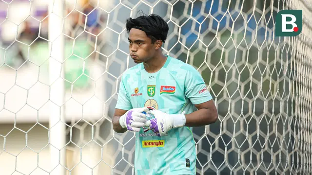 Pemain Persebaya Surabaya, Ernando Ari saat berhadapan dengan Persita Tangerang pada pekan kedua BRI Super League 2025/2026 di Indomilk Arena, Sabtu (16/8/2025). (Bola.com/ Abdul Aziz)