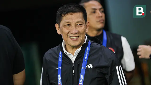 Ferry Paulus ketika hadir pada pembukaan BRI Super League 2025/2026 di Stadion Gelora Bung Tomo, Surabaya, Jumat (8/8/2025). (Bola.com/Abdul Aziz)