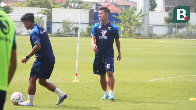 Pemain Persib Bandung, Henhen Herdiana. (Bola.com/Erwin Snaz)Hen