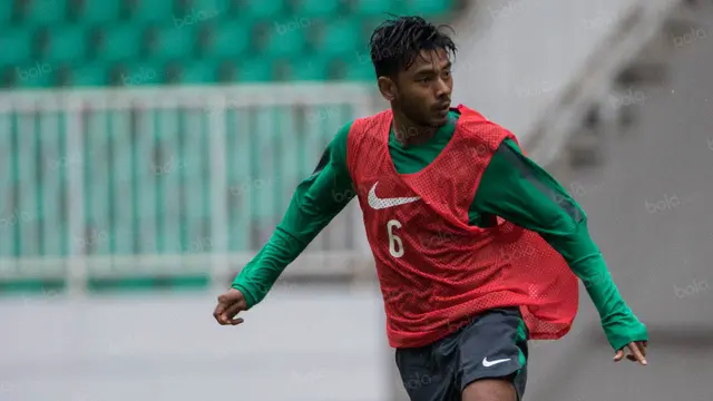 Pemain Persija, Syahroni, mengikuti seleksi Timnas Indonesia di Stadion Pekansari, Bogor, Jawa Barat, Selasa (9/8/2016). (Bola.com/Vitalis Yogi Trisna)