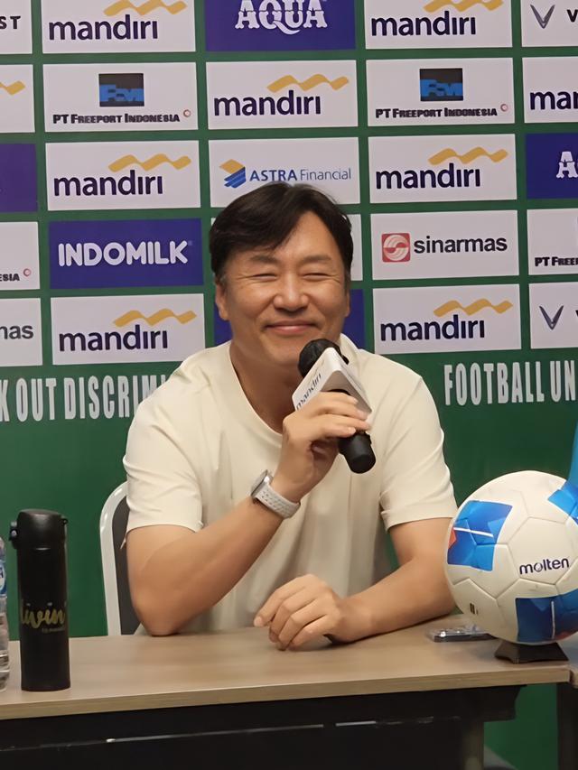 Pelatih Timnas Laos U-23, Ha Hyeok-jun. (Bola.com)