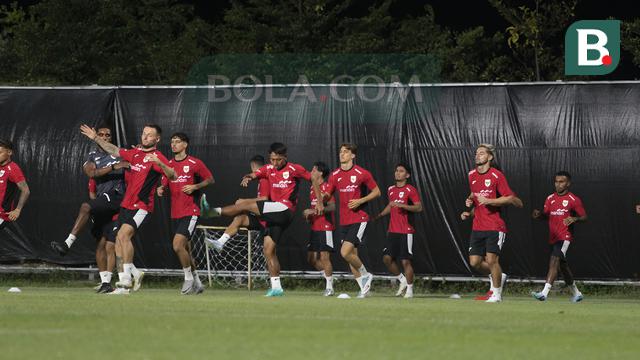 Mauro Zijlstra telah bergabung dengan Timnas Indonesia, mengikuti latihan perdana skuad Garuda di bawah arahan Patrick Kluivert di lapangan ABC Surabaya, Selasa (2/9/2025). (Bola.com/Wahyu Pratama)
