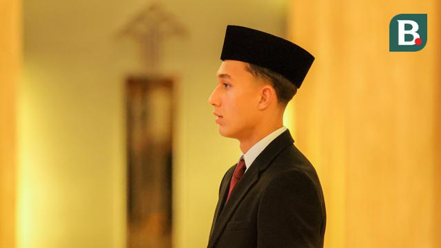 Pemain FC Utrecht, Miliano Jonathans saat prosesi pengambilan sumpah kewarganegaraan Republik Indonesia di Kementerian Hukum dan HAM, Kuningan, Jakarta Selatan, Rabu (03/09/2025). (Bola.com/Bagaskara Lazuardi)