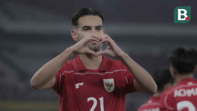 Pemain Timnas Indonesia U-23, Jens Raven, melakukan selebrasi setelah mencetak gol ke Brunei Darussalam pada laga Grup A Piala AFF U-23 2025 di Stadion Utama Gelora Bung Karno (SUGBK), Senayan, Jakarta, Selasa (15/07/2025) malam WIB. (Bola.com/Abdul Aziz)