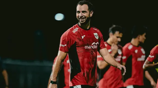 Jordi Amat menjalani sesi latihan di Surabaya bersama Timnas Indonesia jelang dua laga FIFA Matchday September 2025. (Instagram Jordi Amat).