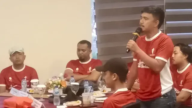 Perwakilan suporter sepak bola di Sumatra Barat turut hadir dalam Kegiatan Komunikasi, Informasi, dan Edukasi (KIE) untuk suporter sepak bola yang digelar di Hotel Truntum, Kota Padang, Selasa (2/9/2025). (Dok. Kemenpora)
