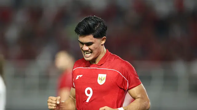 Ramadhan Sananta mencetak gol Timnas Indonesia ke gawang Chinese Taipei di Stadion Gelora Bung Tomo, Surabaya, Jumat (5/9/2025). (Bola.com/Abdul Aziz)