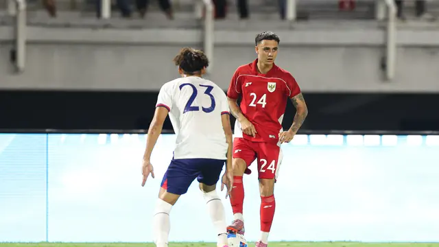 Bek Timnas Indonesia, Eliano Reijnders, menyumbangkan satu gol saat timnya melumat Chinese Taipei dengan skor 6-0 di Stadion Gelora Bung Tomo (GBT), Surabaya, Jawa Timur, Jumat (5/9/2025) malam WIB. (Bola.com/Abdul Aziz)