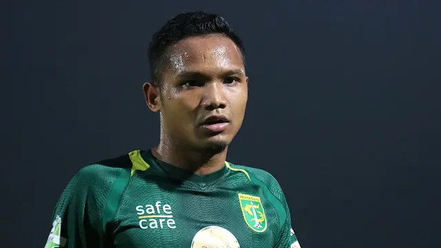 Pemain Persebaya Surabaya, Oktafianus Fernando. (Bola.com/Aditya Wany)