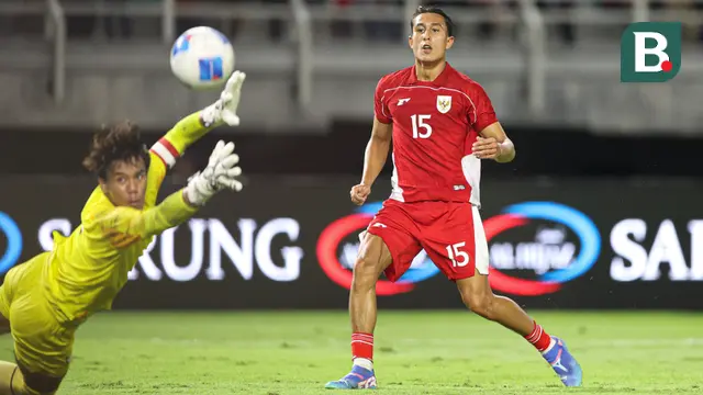 Miliano Jonathans saat pertandingan Timnas Indonesia vs Chinese Taipei di FIFA Matchday, di Stadion GBT, Surabaya, Jumat (5-9-2025). (Bola.com/Abdul Aziz)