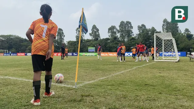 Final MilkLife Soccer Challenge Tangerang Seri 1 2025/2026 kelompok usia 12 tahun (KU12) antara SDN Pakulonan 02 melawan British School Jakarta di Lapangan Trimarta Kodiklat TNI, Tangerang Selatan, Minggu (7/9/2025) sore WIB. SDN Pakulonan meraih kemenangan lewat drama adu penalti setelah bermain imbang tanpa gol dalam waktu normal. (Bola.com/Benediktus Gerendo Pradigdo)