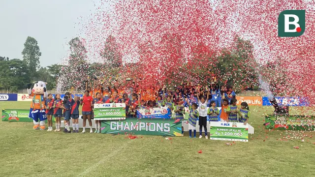Para pemenang MilkLife Soccer Challenge Tangerang Seri 1 2025/2026, Minggu (7/9/2025). (Bola.com/Benediktus Gerendo Pradigdo)