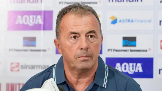 Pelatih Timnas Lebanon Miodrag Radulovic mengikuti sesi konferensi pers di Surabaya, Kamis (4/9/2025). (Dok. FA Lebanon)