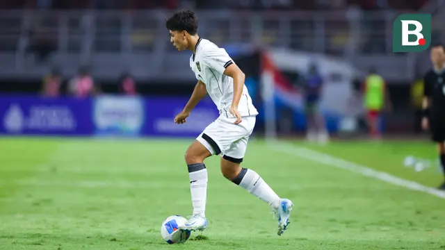 Pemain Timnas Indonesia, Adrian Wibowo, saat melawan Timnas Lebanon dalam laga FIFA Matchday 2025 di Stadion Gelora Bung Tomo, Surabaya, Senin (8/9/2025). (Bola.com/Abdul Aziz)