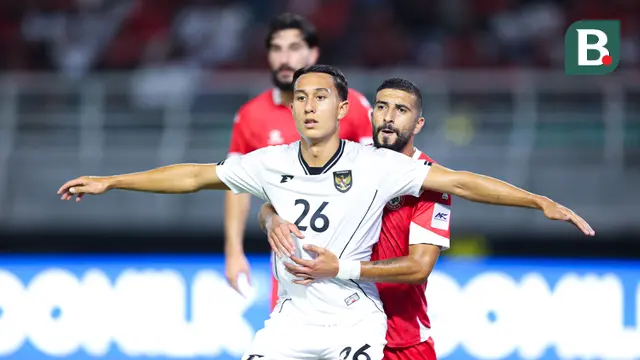 Pemain Timnas Indonesia, Miliano Jonathans, saat melawan Timnas Lebanon dalam laga FIFA Matchday 2025 di Stadion Gelora Bung Tomo, Surabaya, Senin (8/9/2025). (Bola.com/Abdul Aziz)