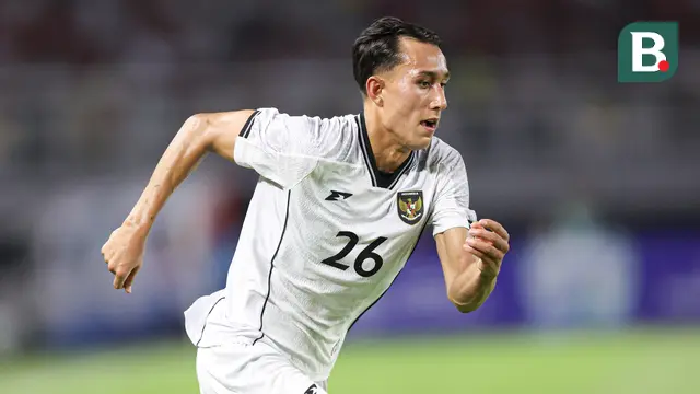 Penyerang Timnas Indonesia, Miliano Jonathans, beraksi dalam FIFA Matchday melawan Lebanon di Stadion Gelora Bung Tomo, Surabaya, Senin (8/9/2025). (Bola.com/Abdul Aziz)