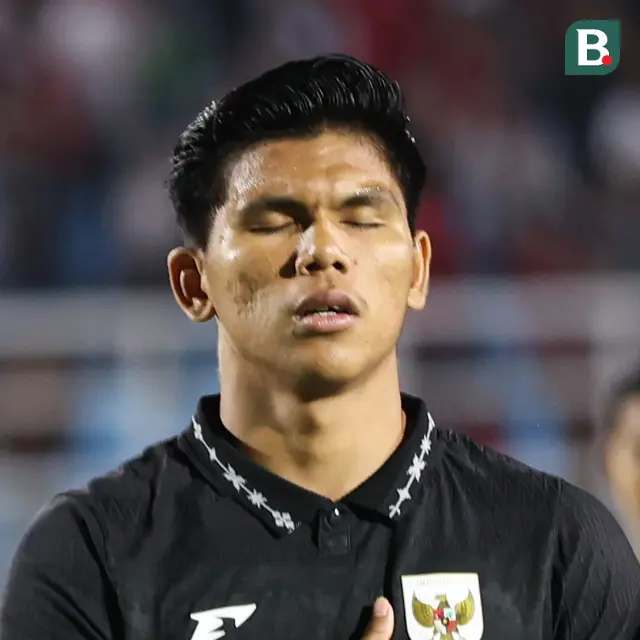 Pemain Timnas Indonesia U-23, Cahya Supriadi dan Kadek Arel melawan Timnas Korea Selatan U-23 dalam laga terakhir Grup J Kualifikasi Piala Asia U-23 2025 di Stadion Gelora Delta, Sidoarjo, Jawa Timur pada Selasa (9/9/2025) malam WIB. (Bola.com/Abdul Aziz)