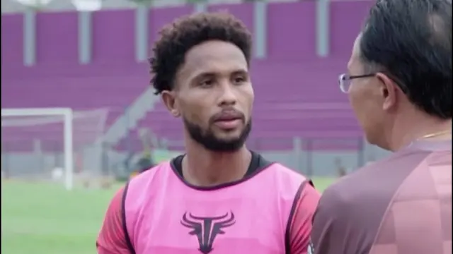 Ong Kim Swee akan mengamati kesiapan kebugaran Williams Lugo untuk ditampilkan pada Persik kontra Malut United. (Dok. Persik)