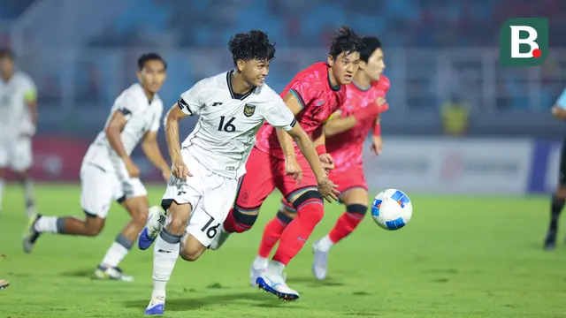 Pemain Timnas Indonesia U-23, Hokky Caraka, saat melawan Timnas Korea Selatan U-23 dalam laga terakhir Grup J Kualifikasi Piala Asia U-23 2025 di Stadion Gelora Delta, Sidoarjo, Jawa Timur pada Selasa (9/9/2025) malam WIB. (Bola.com/Abdul Aziz)