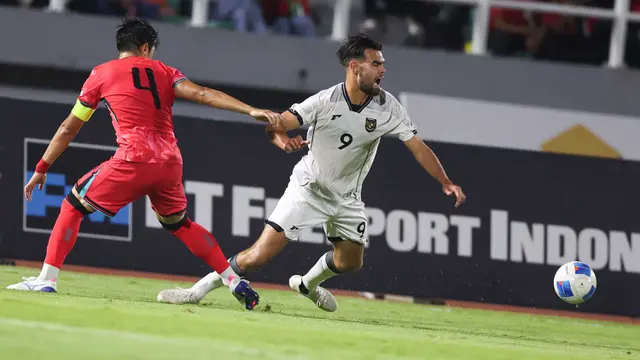 Timnas Indonesia U-23 pun dipastikan gagal melaju ke putaran final di Arab Saudi, Januari mendatang. (Bola.com/Abdul Aziz)